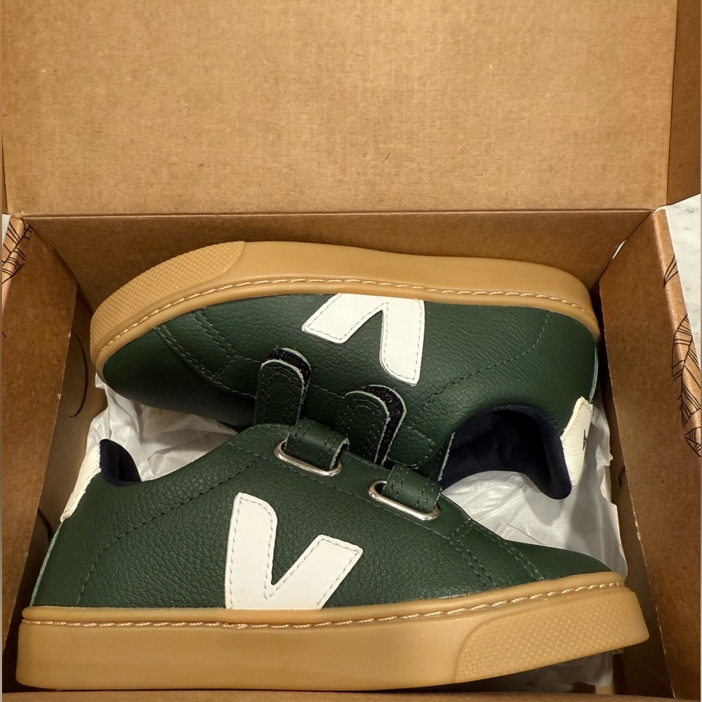 Veja Kids Forest Green Sneakers with White Logo Brand New, never worn